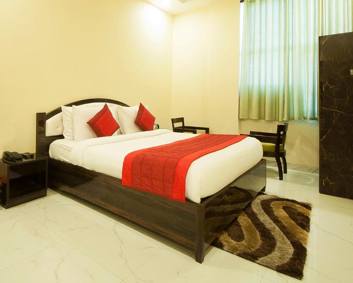 The Alpino Hotel New Delhi Exterior photo