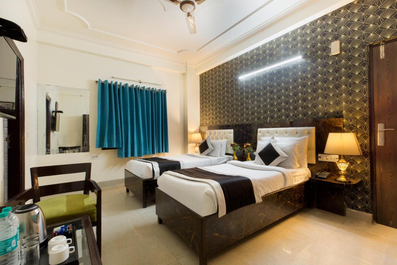 The Alpino Hotel New Delhi Exterior photo