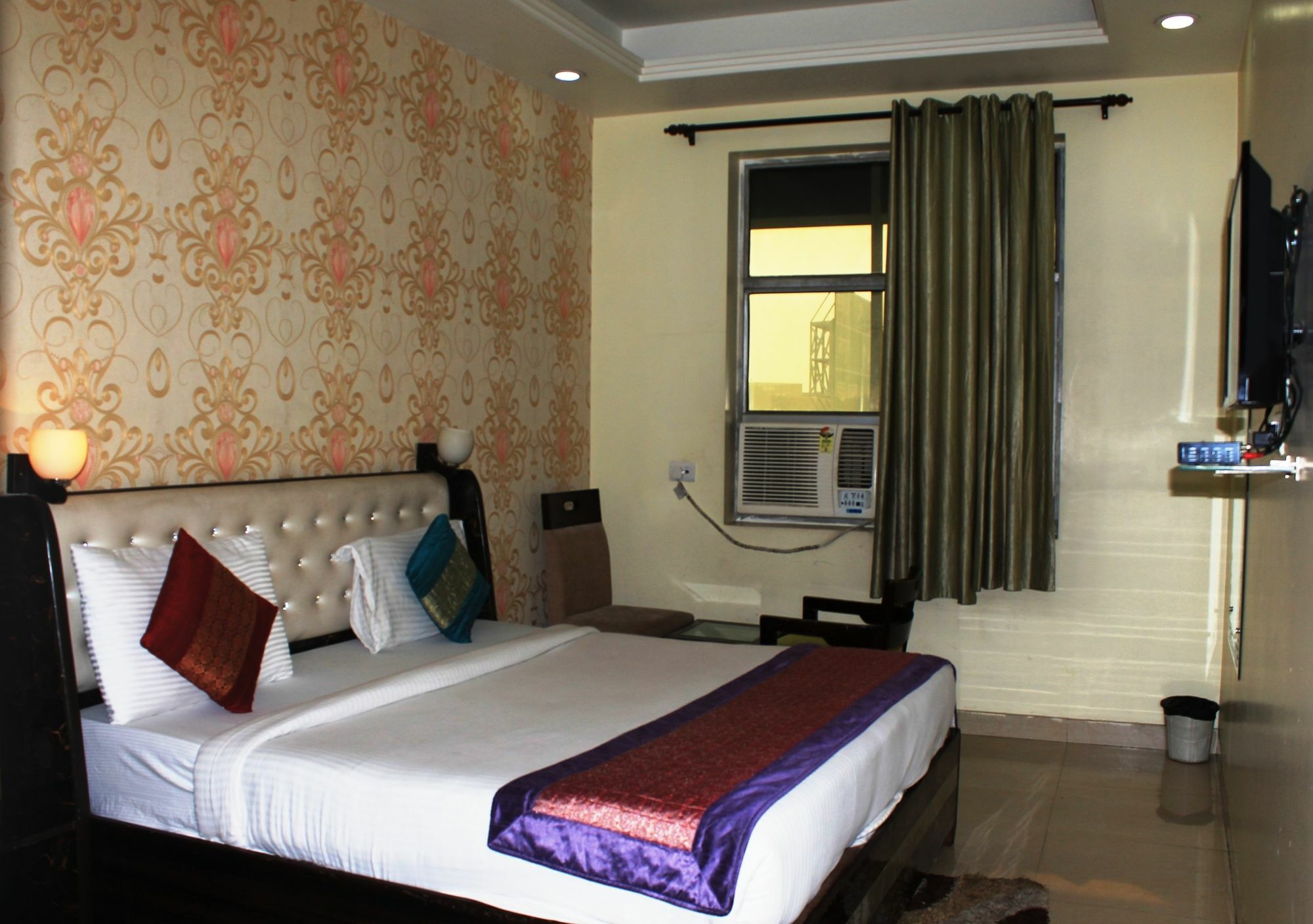 The Alpino Hotel New Delhi Exterior photo